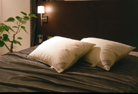 日本ベッドの寝装品ピローを買うなら最低価格証明のベット専門店・新井 